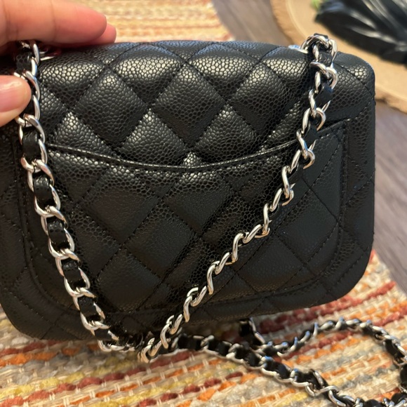 Discounted!!Black Quilted Crossbody Bag - Picture 7 of 9
